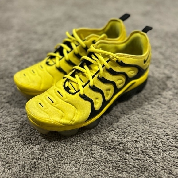 MEN'S NIKE AIR VAPORMAX PLUS RUNNING SHOES - Picture 4 of 7